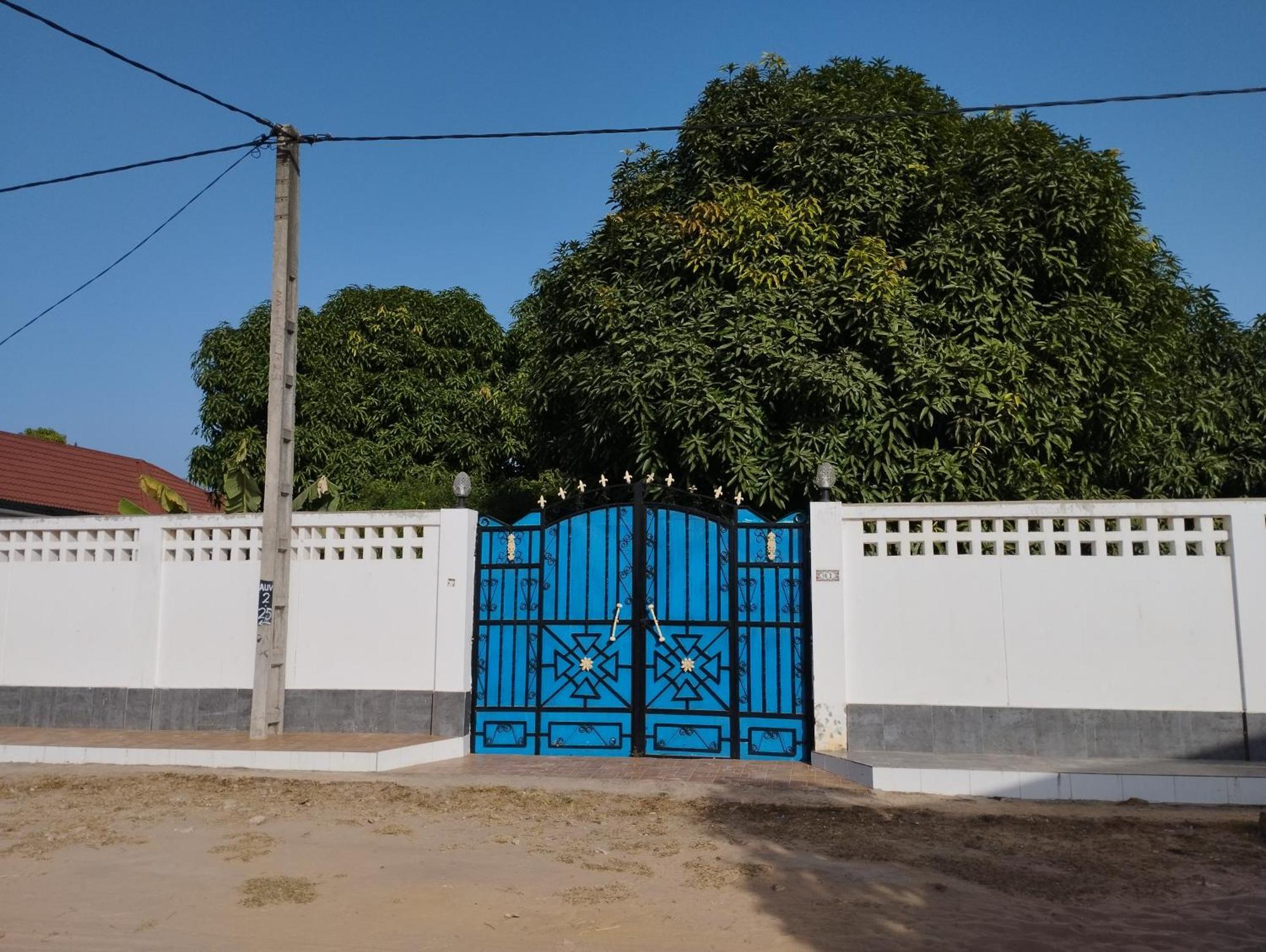 The White House No.1 Villa Brufut Exterior photo